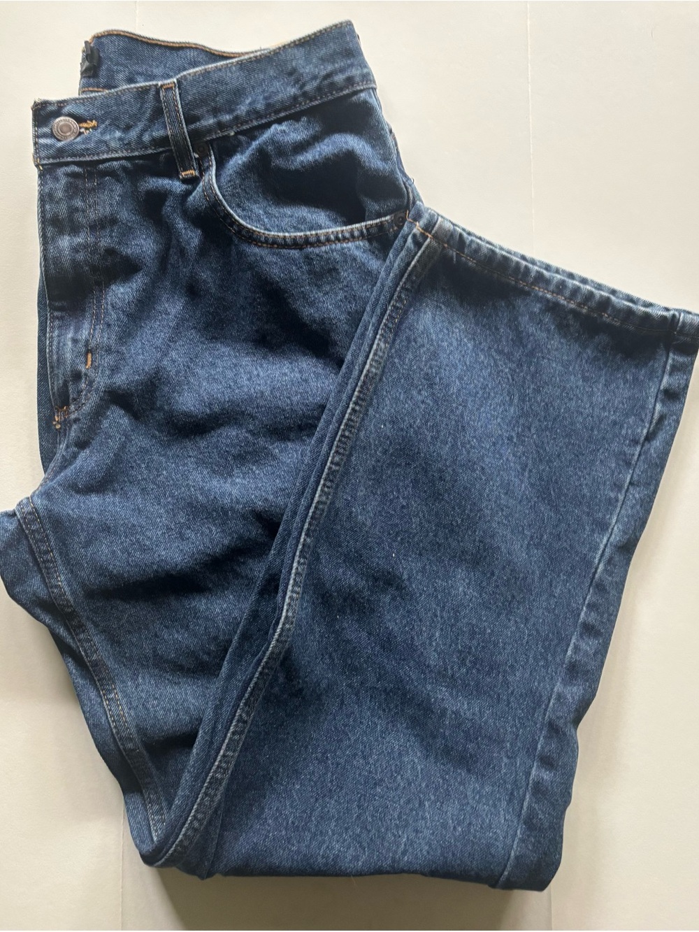 Men's Classic Straight-Leg Jeans in Dark Blue Denim